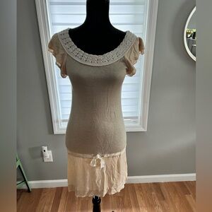 65% SILK 31% LYOCELL 4% CASHMERE Beautiful Banana Republic Mini Dress Small
